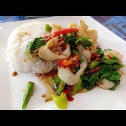 ข้าวราดผัดกะเพรา