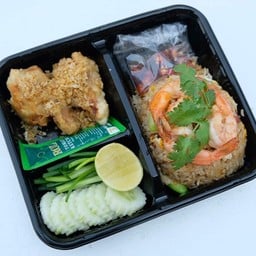 ข้าวผัดกุ้ง + น่องไก่ทอด