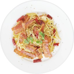 สปาเก็ตตี้เบคอนผัดพริกแห้ง