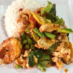 ข้าวราดผัดพริกแกง