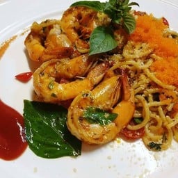 สปาเก็ตตี้ขี้เมากุ้ง โรยไข่กุ้ง