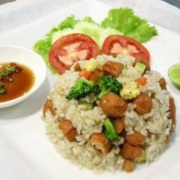 ข้าวผัดไส้กรอก