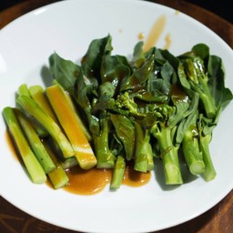 ผักคะน้าฮ่องกงราดน้ำมันหอย