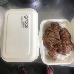 คอหมูย่างราดข้าว