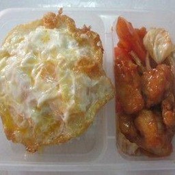 ข้าวปลาเปรี้ยวหวาน+ไข่ดาว rice+saute fish with sweet&sour sauce+fried egg