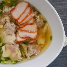 เกี๊ยวน้ำหมูแดง