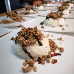 Praohub ข้าวราดกะเพรา หมู, ไก่ 25บาท