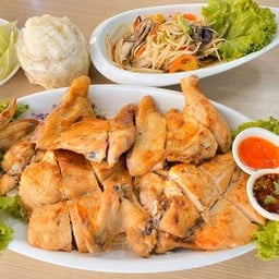 ไก่ย่าง 1 ตัว แถมฟรี!ส้มตำปูปลาร้า+ข้าวเหนียว