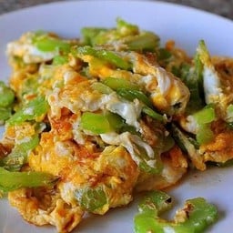 มะระผัดไข่