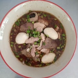 ร้านก๋วยเตี๋ยวรสเด็ด ปากชอยชานเมือง