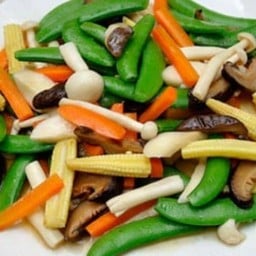 ผัดผักรวมมิตรเต้าหู้แผ่น