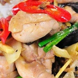ผัดขิงราดข้าว