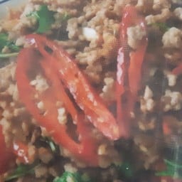 กระเพราหมูราดข้าว