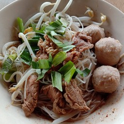 อร่อยไม่ต้องปรุงเตี๋ยวเรืออยุธยาห้าแยกลำกระโหลก