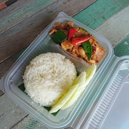 ข้าวผัดเผ็ดหน่อไม้ดองไก่