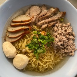 ก๋วยเตี๋ยวหมูน้ำใส