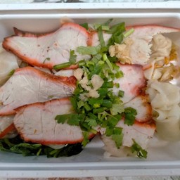 นทีเกี๊ยวหมู หมูแดงอบ