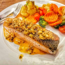 สเต๊กแซลมอนฟิเลต์  Salmon Fillet Steak