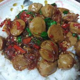 กระเพราลูกชิ้นเนื้อวุ้นเส้น