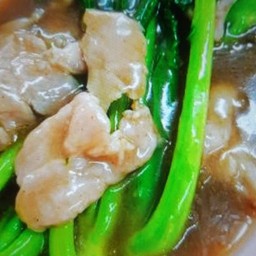 ราดหน้าหมูเส้นใหญ่