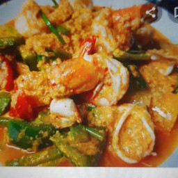 ทะเลผัดผงกระหรี่เป็นกับ