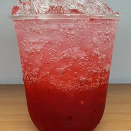 สตอเบอรี่โซดา