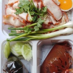 ตี๋ ข้าวหมูแดง-หมูกรอบ บะหมี่เกี๊ยว