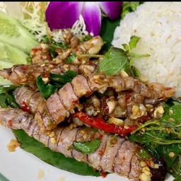 กระเพราราดข้าว