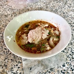ก๋วยเตี๋ยวตาโรจน์ (ก๋วยเตี๋ยว 15 บ.)
