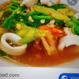 ราดหน้าเส้นใหญ่ทะเล