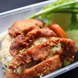 ข้าวผัดไข่+หมูแดดเดียว