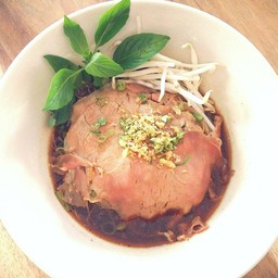 เตี๋ยวเรือสันคอหมูสะดุ้ง