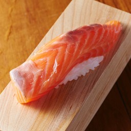SALMON SUSHI 2PCS