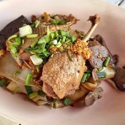 เส้นใหญ่แห้งเป็ดตุ๋นยาจีน พิเศษ