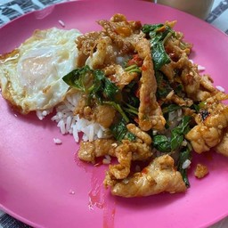 กระเพราหมู ราดข้าว