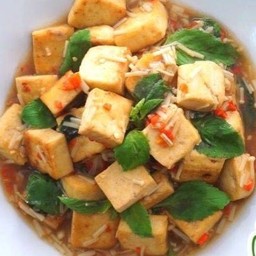 ผัดกะเพราเต้าหู้แผ่น(ชิ้น)