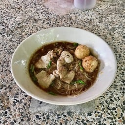 ก๋วยเตี๋ยวตาโรจน์ (ก๋วยเตี๋ยว 15 บ.)