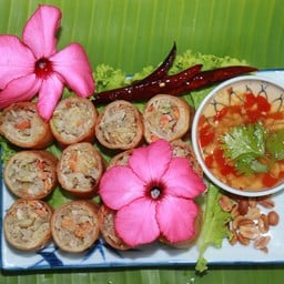 ทอดลูกชิ้นยำ10บาท บิ๊กฟู๊ด3