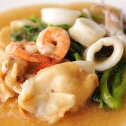 ราดหน้าทะเล พิเศษ ( เส้นใหญ่ , หมี่กรอบ)