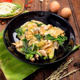ผัดซีอิ๊วคะน้ากรอบ (Soy sauce fried Noodles )