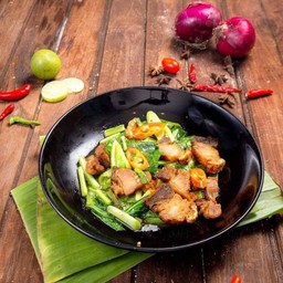 คะน้าหมูกรอบ(Crispy Pork with Kale)
