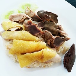 ข้าวมันไก่ใส่เครื่องใน