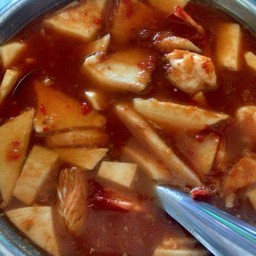 แกงส้มยอดมะพร้าวกุ้ง