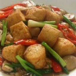 เต้าหู้ไข่ หรือเต้าหู้แผ่น ผัดพริกหวาน มังสวิรัติ