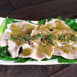 สันคอหมูลุยสวน