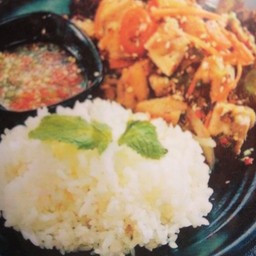 ข้าวยำไก่ย่าง Yummy Grilled Chicken