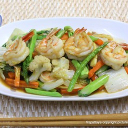กุ้งผัดผักรวม