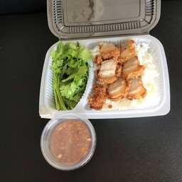 ราดหน้าเส้นกรอบ