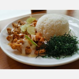 ข้าวไก่ทอดซอสมะนาว