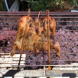 ไก่ย่างวิเชียรบุรี ตรงข้ามปากซอยมังกร